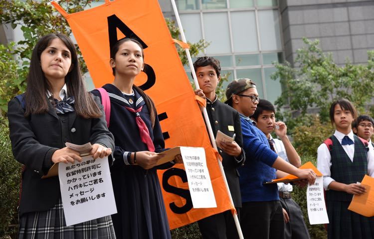 Overstayed children deliver a speech in front of Tokyo Regional immigration Bureau in Minato Ward, Friday 23 October 2015. Satoko Kawasaki photo.